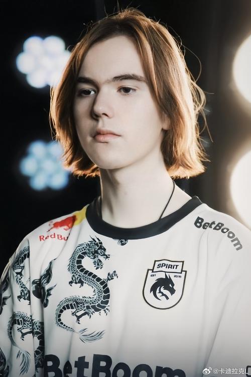 Creme：我觉得我现在是LPL第一中单，但更重要的是队伍很强